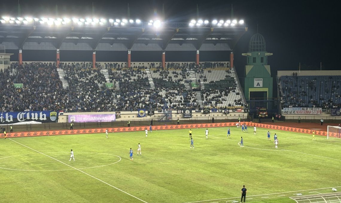 Persib Bandung Berhasil Mengalahkan PSIS Semarang 2-1.