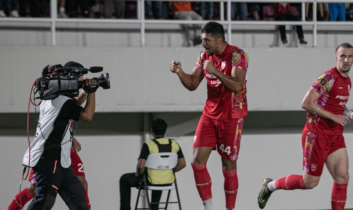 Hat-trick Gustavo Almeida Membawa Persija Menang 3-0 Atas Barito Putera.